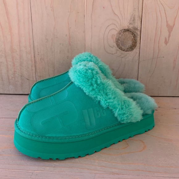 UGG Shoes - UGG DISQUETTE SCATTER GRAPHIC GREEN PLATFORM SLIPPERS WOMENS US 8 NEW